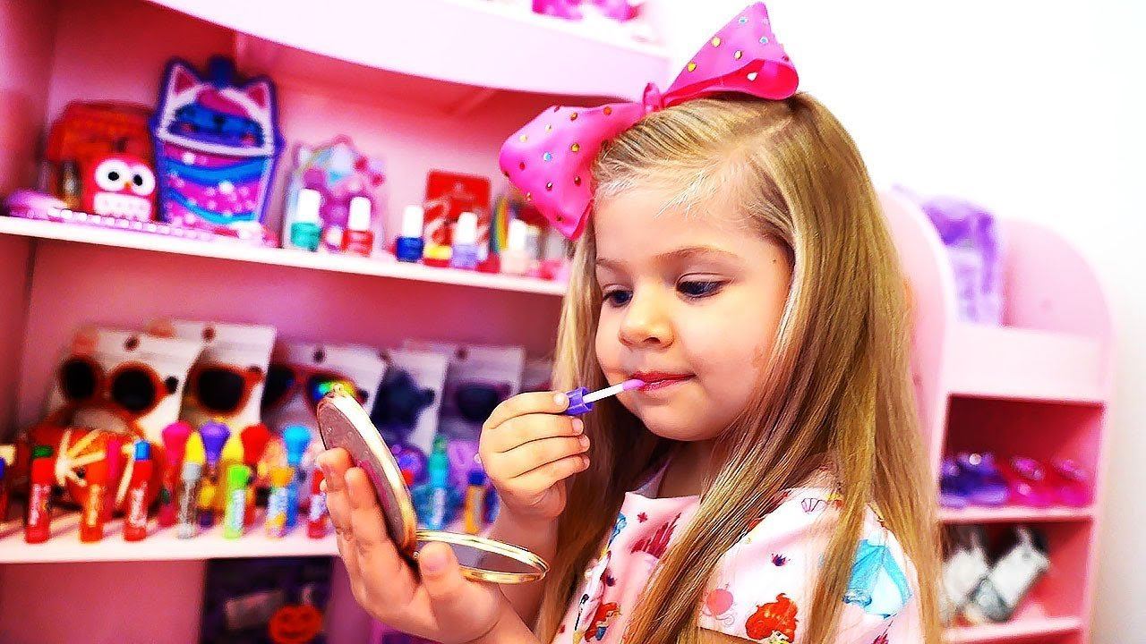 Diana Pretend Play Dress Up and New Make Up toys смотреть онлайн