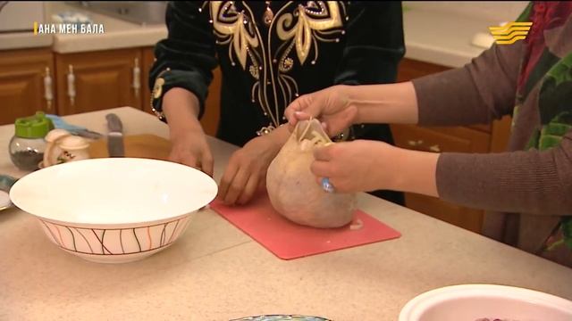 Ұмытылып кеткен ұлттық тағам. Қойдың қарынында етті қалай пісіруге болады? Сафура Сейітмағанбетова смотреть онлайн