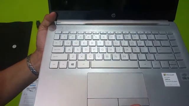 UNBOXING - HP Laptop 14s CF3092TU ( Intel Core i3 1005G1 ) смотреть онлайн