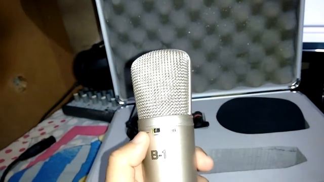 B1 Microfone Condensador Profissional Behringer смотреть онлайн