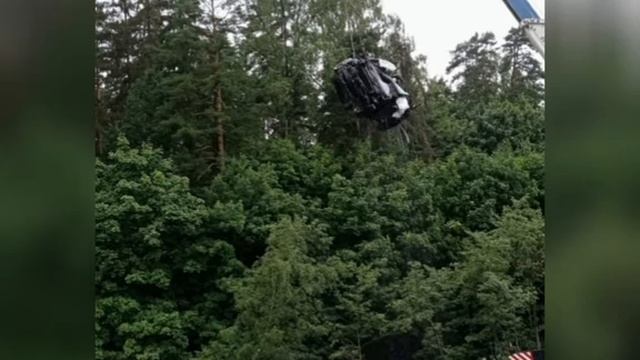 Сын председателя правительства Ярославской области разбил дорогущий автомобиль Tesla смотреть онлайн