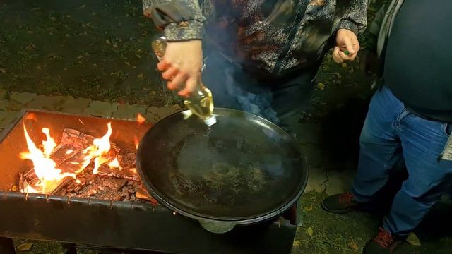 МЯСО ЗАПЕЧЕНОЕ в ЗЕМЛЕ! БАРАНИНА в ЯМЕ! ВКУСНЫЙ ГАРНИР! смотреть онлайн