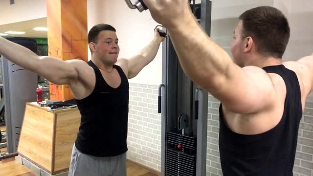 КАК НАКАЧАТЬ БОЛЬШИЕ РУКИ САМЫЕ ЭФФЕКТИВНЫЕ УПРАЖНЕНИЯ смотреть онлайн