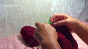 Как связать детскую шапочку (шапку) Клубничка для девочки спицами