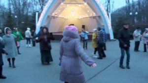 Девочка лето Танцы в парке Горького Харьков Декабрь 2021