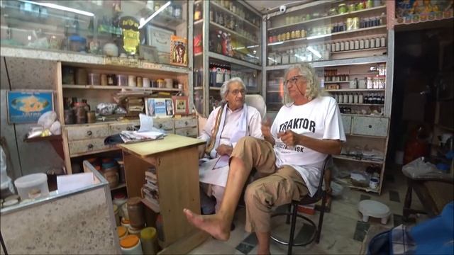 87. ДОКТОР ИЗ ХАРИДВАРА, ПОТОМОК ГУРУ НАНАКА: "Я РОДИЛСЯ В ХОЛИ 98 ЛЕТ НАЗАД" смотреть онлайн