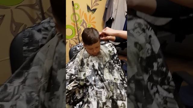 Матвей 6 лет. Уснул во время стрижки смотреть онлайн