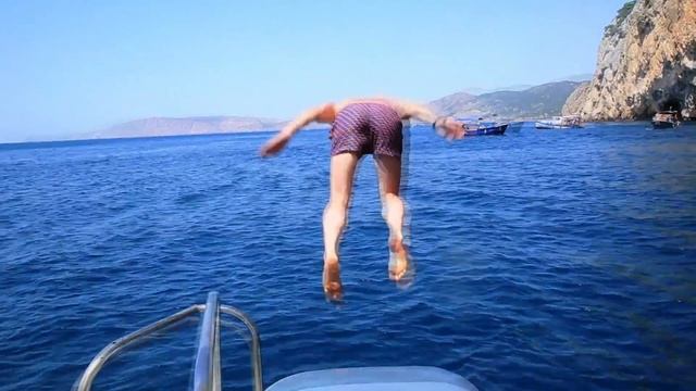 Семейное путешествие по Крыму(11-12.08.17). Качи-кальон, Ай-Петри, Голубое озеро. смотреть онлайн