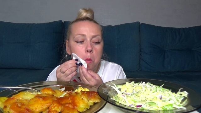 МУКБАНГ КАРТОШКА С МЯСОМ ПОД СЫРНОЙ ШАПКОЙ ЗАПЕЧЕННЫЕ В ДУХОВКЕ/ Mukbang еда на камеру/не АСМР/ смотреть онлайн
