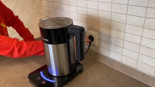 Обзор на электрочайник Bosch TWK7203 смотреть онлайн