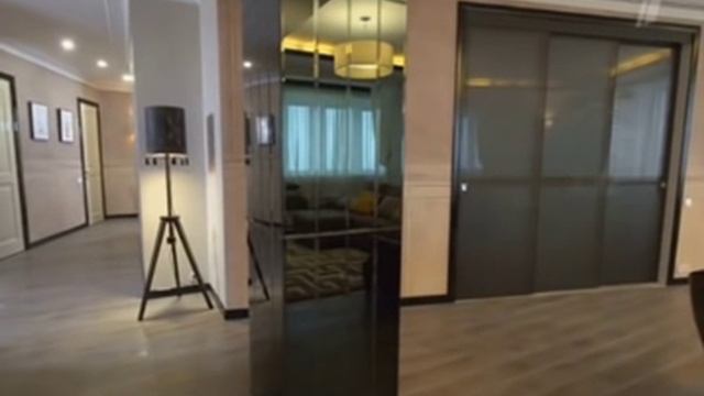 Телеведущая Юлия Барановская показала свой до неприличия роскошный дом Не упадите! смотреть онлайн