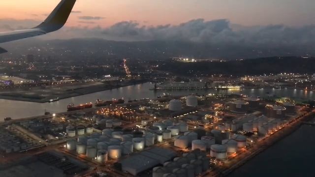 Vueling - Landing in Barcelona El Prat Airport смотреть онлайн