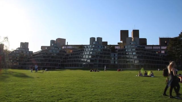 A 'Bright' Campus смотреть онлайн