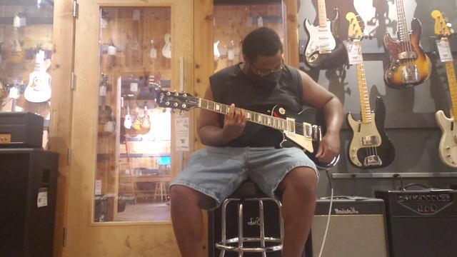 Playing a Epiphone Les Paul Standard 60s at Guitar Center in Las Vegas, NV (Part 1) смотреть онлайн