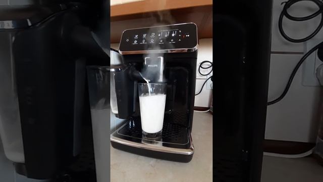 Philips LatteGo Premium EP3241/50 смотреть онлайн