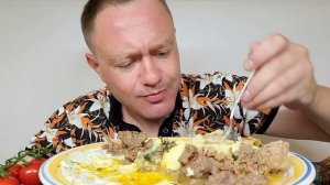 МУКБАНГ. ОБЖОР. ТУШЕНКА И ПЮРЕ, ЯИЧНИЦА.