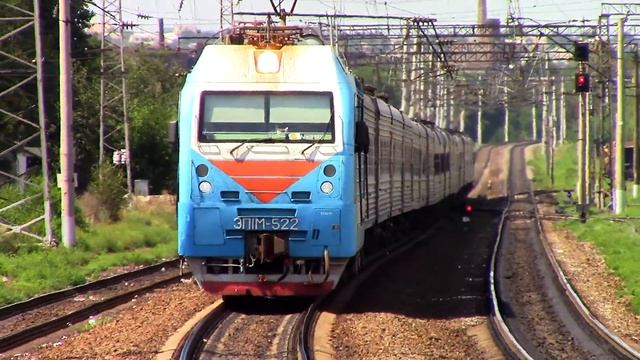 ЭП1М-522 с поездом №140 Новосибирск - Адлер, станция Сулин смотреть онлайн