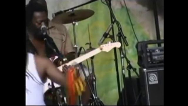 ERIC SMIITH & THE MIGHTY ROOTS LIVE IN AFRICA смотреть онлайн