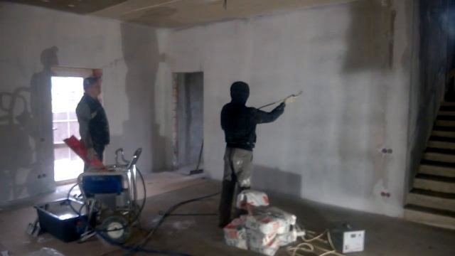 Механизированная шпатлевка стен