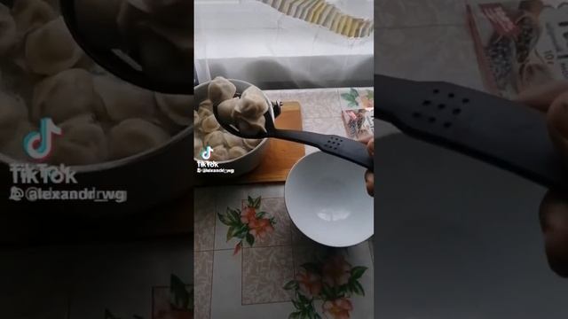 пельмени со сметаной ?