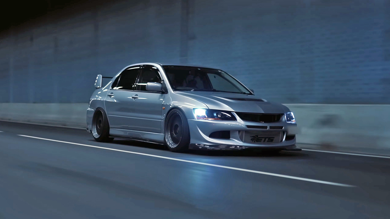 Ночные покатушки на 500-сильном Mitsubishi Lancer Evolution смотреть онлайн