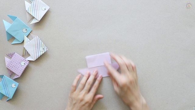 Poisson Origami - facile et simple. Рыбка Оригами - это просто и легко. смотреть онлайн