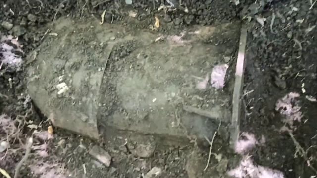 Раскопки с помощью металлоискателя на заброшенной шахте. смотреть онлайн
