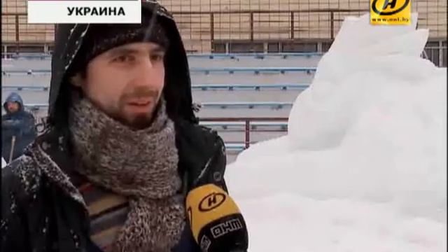 30-метровую снежную скульптуру соорудили в Киеве смотреть онлайн