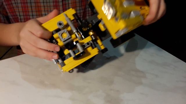 LEGO Technic Карьерный грузовик смотреть онлайн