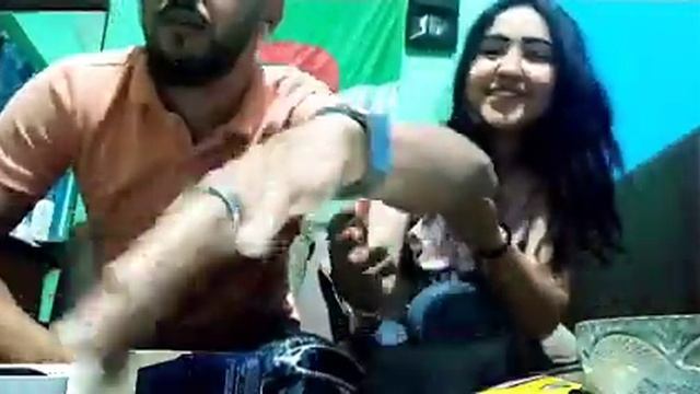 Катар, Доха. Распаковка подарков. Гостинцы из Узбекистана. Реакция парня араба на подарки.