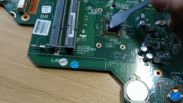 Разбор, подготовка ноутбука HP Compaq CQ58, который уйдет на подарок ребенку в Талдыкорган смотреть онлайн