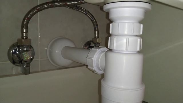 Укладка плитки в ванной. Так должен быть сделан качественный ремонт в санузле. смотреть онлайн