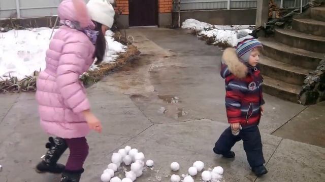Снежколеп_Лепим Снежки_SnowBallMaker_Make Snowballs смотреть онлайн