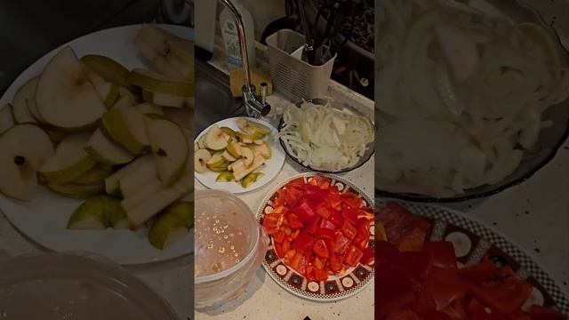 Жаренная косуля с грушей мёдом и болгарским перцем. смотреть онлайн