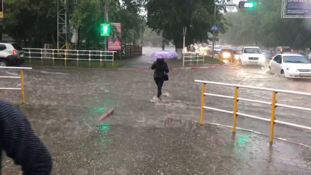 Улицы Костаная превратились в реки. 8.06.2017 смотреть онлайн