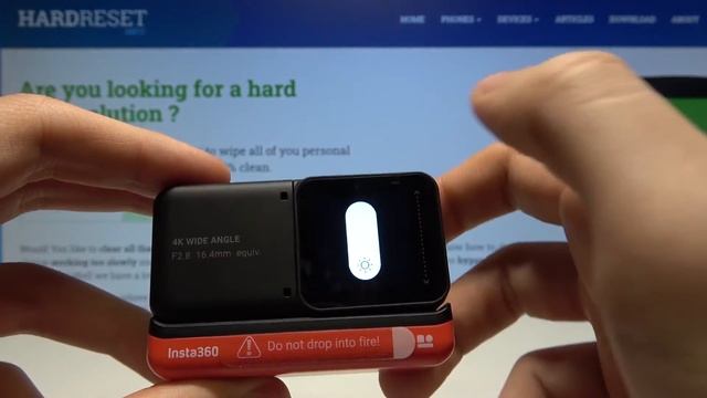 Как настроить яркость на Insta360 ONE R Twin Edition — Параметры отображения смотреть онлайн