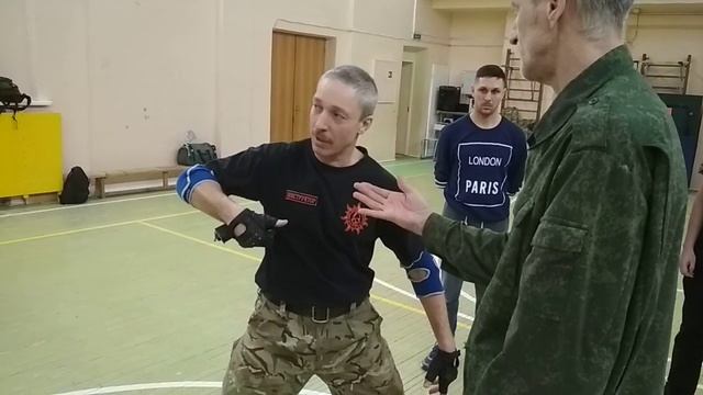 Защита от угрозы пистолетом смотреть онлайн