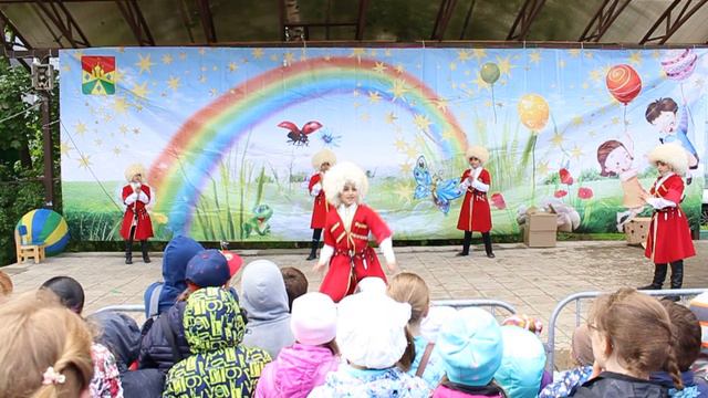 Танцевальный ансамбль Выше гор (Поселок Развилка Праздник День защиты детей) смотреть онлайн