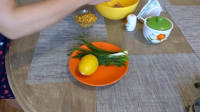 Легкий салат с тунцом за 10 минут без майонеза. Light salad with canned tuna without mayonnaise. смотреть онлайн