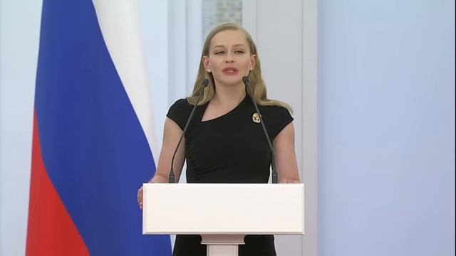 Владимир Путин вручил госпремию Юлии Пересильд за главную роль в фильме «Вызов» смотреть онлайн