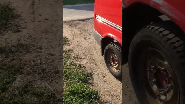 Черный дым Ford Transit 2.5 1996 смотреть онлайн