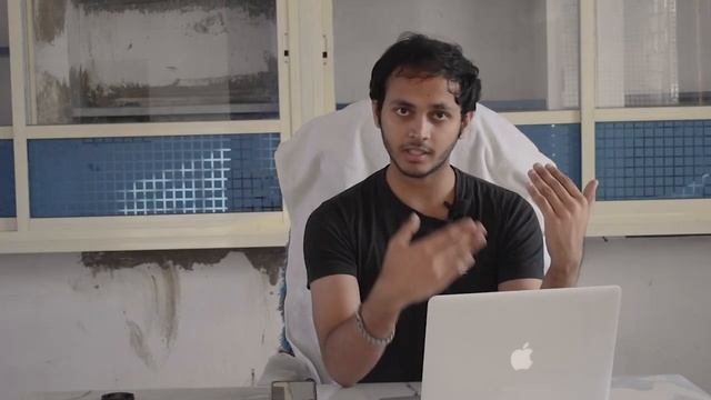 Macbook Air Detailed Review In Hindi For Designers | Best Time To Buy | Get It For 50000 Just