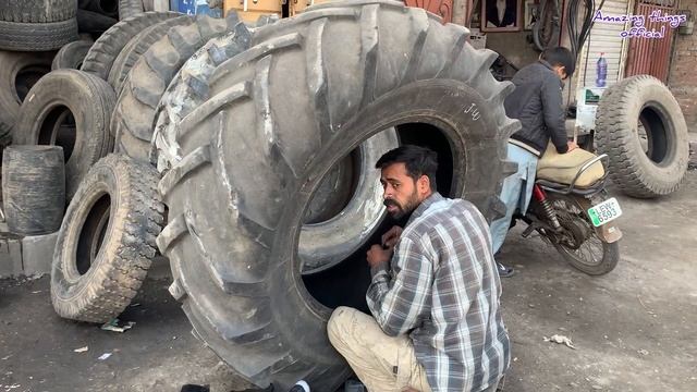How to Repair Tractor Tire || How Gaint Tractor Tire Are Repair || Huge Tractor Tire Repair смотреть онлайн
