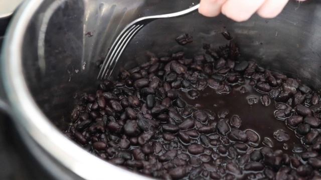 Instant Pot Black Beans (No Soaking Required!) смотреть онлайн