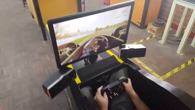 BEST RACING SIMULATOR? F1 RACING! смотреть онлайн