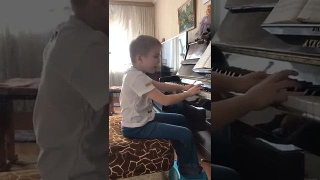 Песня "Светит месяц" смотреть онлайн