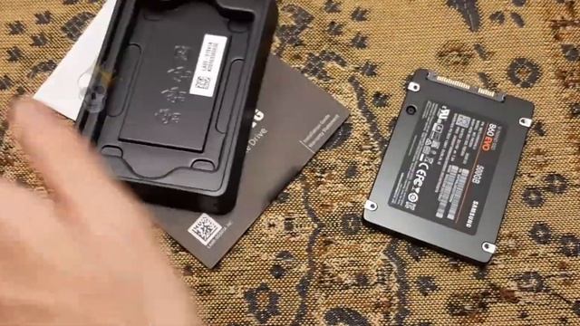 SSD диск SAMSUNG 2.5" 860 EVO 500 Гб SATA III TLC 3D NAND (MZ-76E500BW) распаковка смотреть онлайн