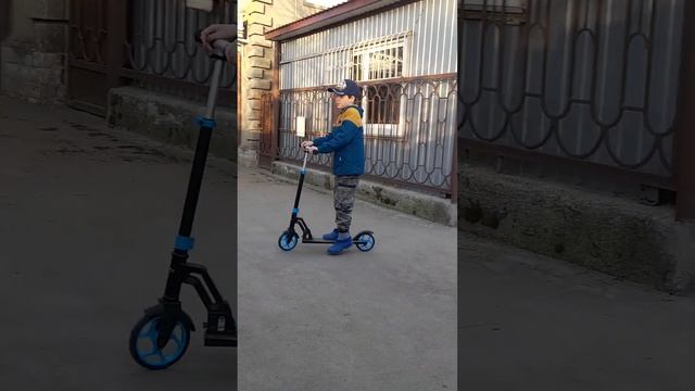 Тренировка как научиться кататься на самокате. смотреть онлайн