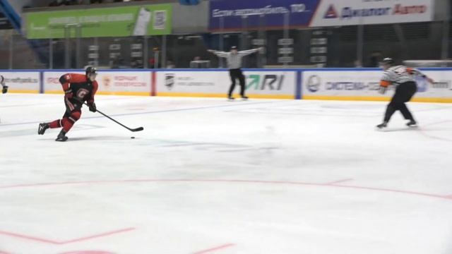 Шикарная шайба на МИЛЛИОН ПРОСМОТРОВ! Из-под ноги прямо в девятку! смотреть онлайн
