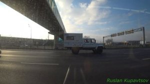 Едем в автобусе №39 из аэропорта Пулково до станции метро «Московская» по Санкт-Петербургу.